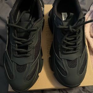 Women Steve madden sneaker size 8